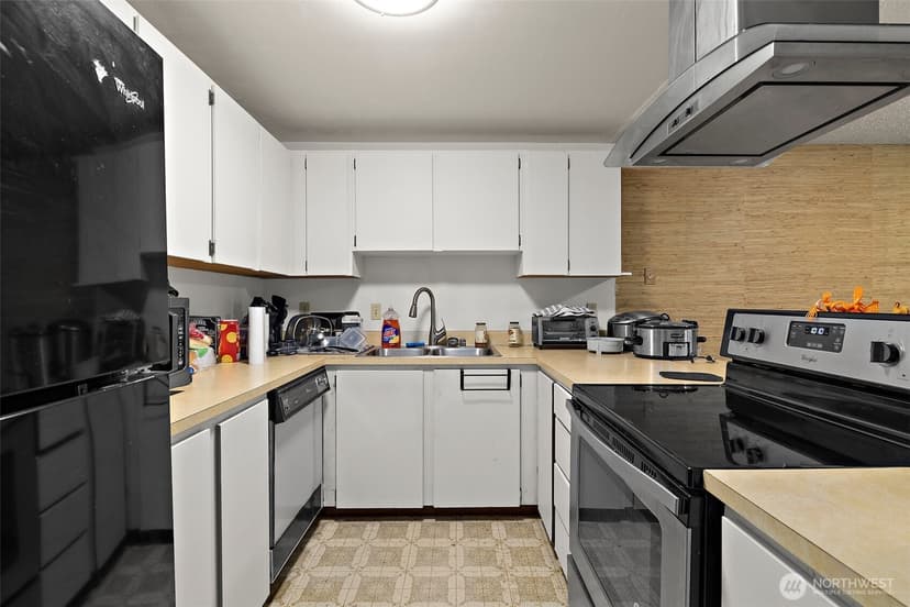 Property photo for 4008 S 158th Street #J, Tukwila photo 5
