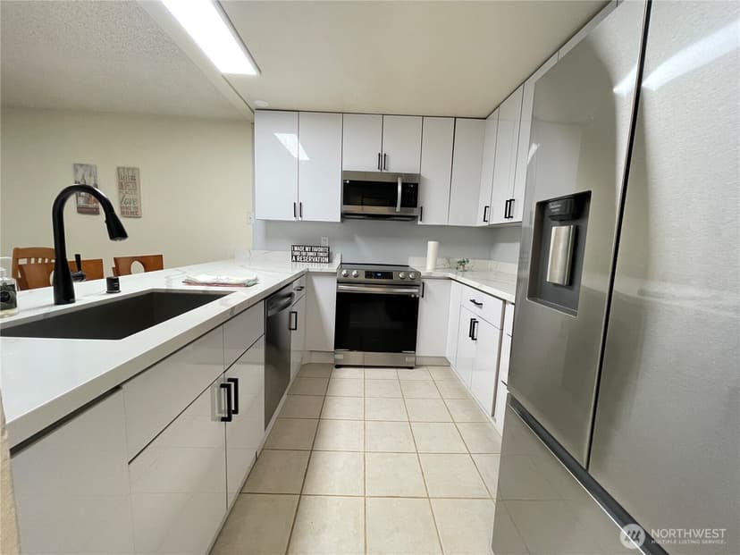 Property photo for 6051 137th Avenue NE #336, Redmond photo 3