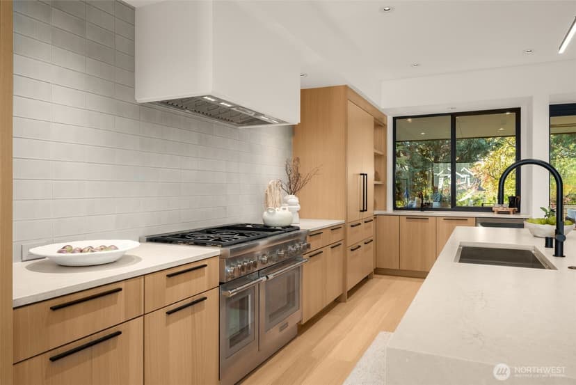 Property photo for 6021 Princeton Avenue NE, Seattle photo 12