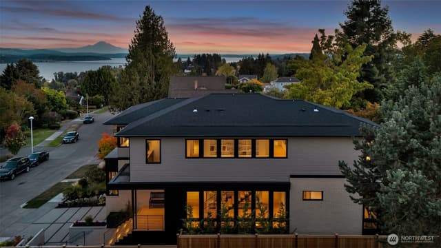Property photo for 6021 Princeton Avenue NE, Seattle photo 3