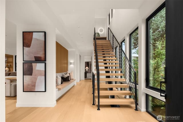 Property photo for 6021 Princeton Avenue NE, Seattle photo 4