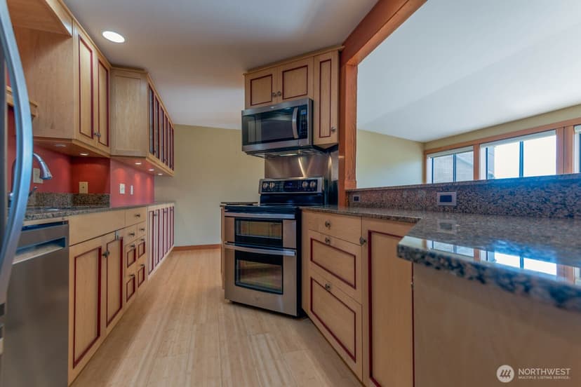 Property photo for 125 Madison Avenue N #125, Bainbridge Island photo 6