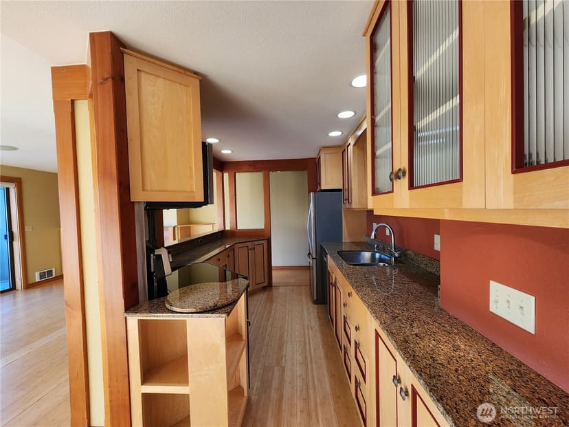Property photo for 125 Madison Avenue N #125, Bainbridge Island photo 8