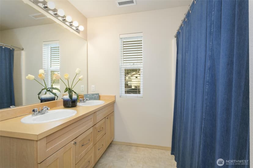 Property photo for 36518 SE Woody Creek Lane, Snoqualmie photo 12