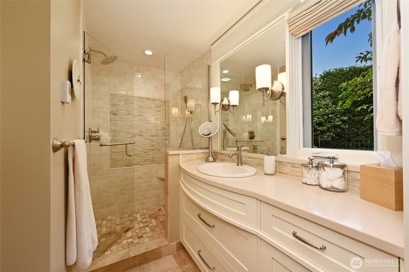 Property photo for 7731 SE 58th ST, Mercer Island photo 12