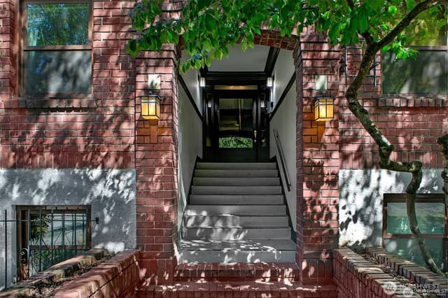 Property photo for 516 E Thomas Street #102, Seattle
