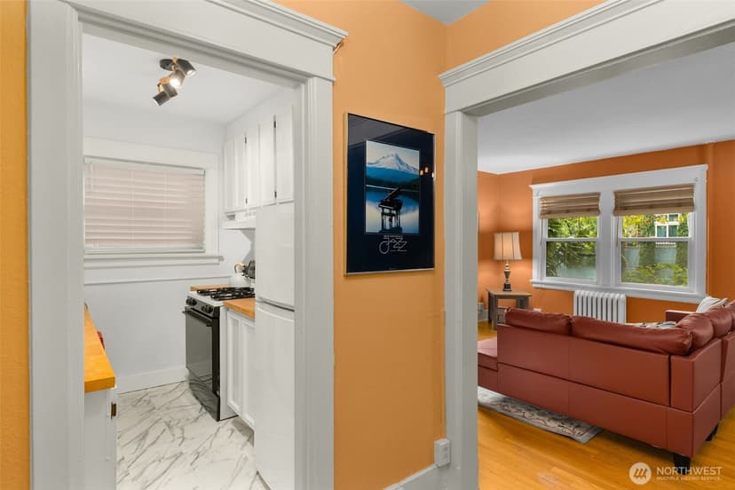 Property photo for 516 E Thomas Street #102, Seattle photo 16