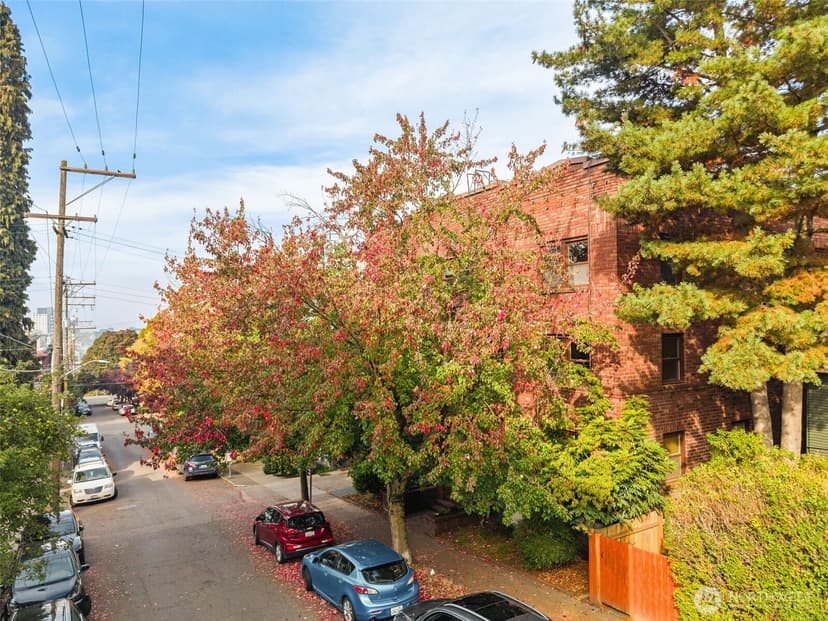Property photo for 516 E Thomas Street #102, Seattle photo 21