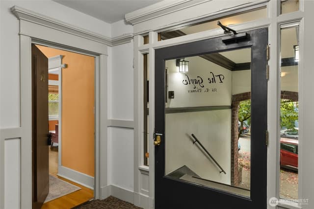 Property photo for 516 E Thomas Street #102, Seattle photo 5