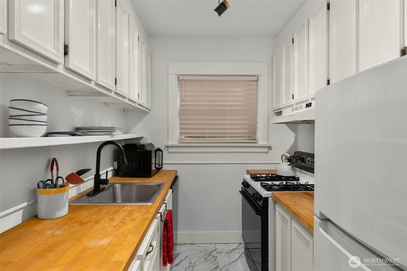Property photo for 516 E Thomas Street #102, Seattle photo 10