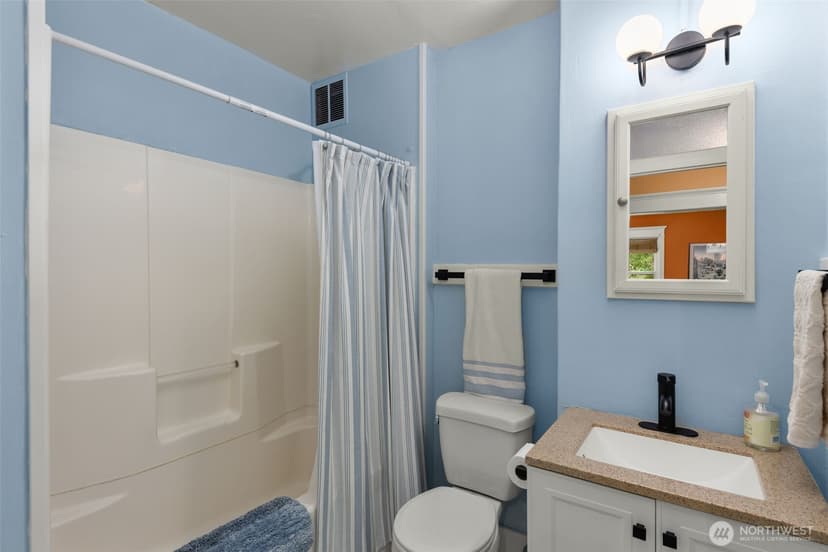 Property photo for 516 E Thomas Street #102, Seattle photo 15