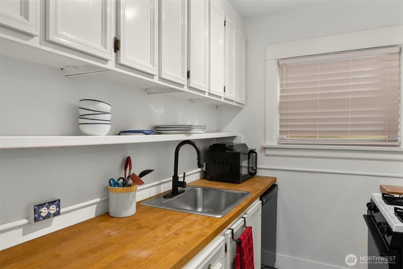 Property photo for 516 E Thomas Street #102, Seattle photo 12