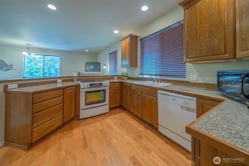 Property photo for 9212 18th Avenue W, Everett photo 10