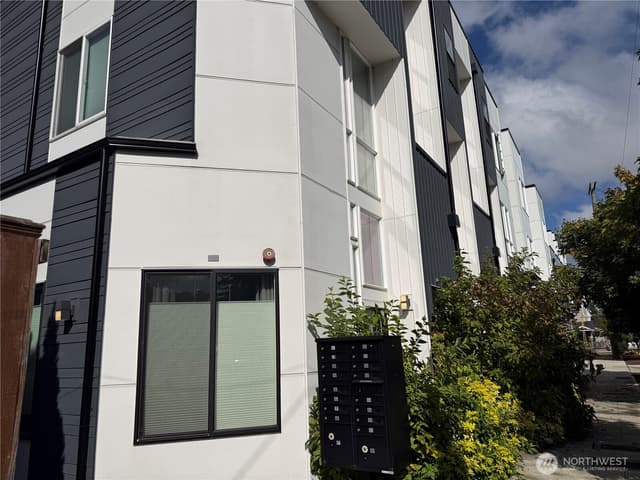 Property photo for 6317 34th Avenue, Seattle photo 2