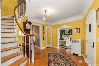Property photo for 3333 43rd Avenue NE, Seattle photo 9