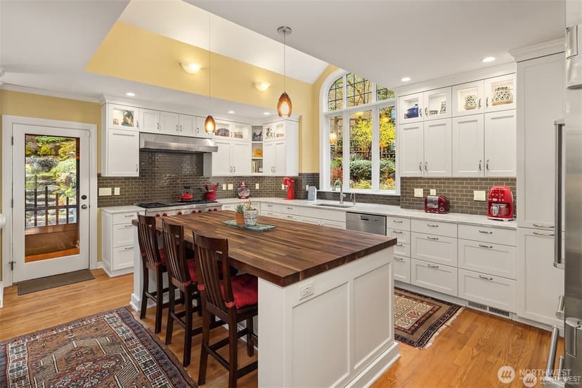 Property photo for 3333 43rd Avenue NE, Seattle photo 16