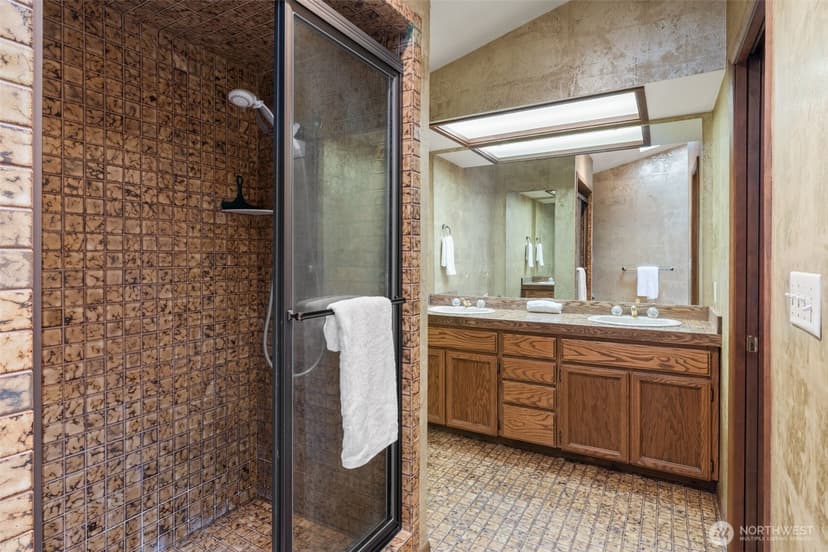 Property photo for 405 140th Avenue NE, Bellevue photo 27