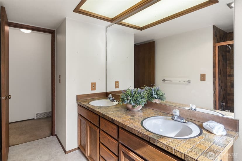 Property photo for 405 140th Avenue NE, Bellevue photo 29