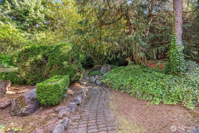 Property photo for 405 140th Avenue NE, Bellevue photo 31