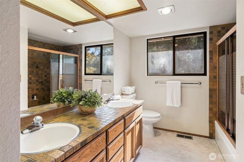 Property photo for 405 140th Avenue NE, Bellevue photo 28