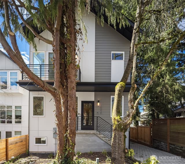 Property photo for 10829 11th Avenue NE, Seattle photo 3