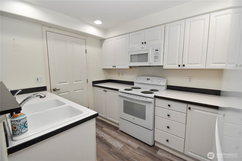Property photo for 2522 Rucker Avenue #408, Everett photo 16