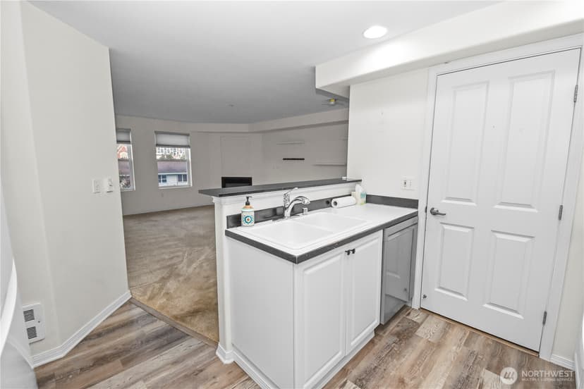 Property photo for 2522 Rucker Avenue #408, Everett photo 18
