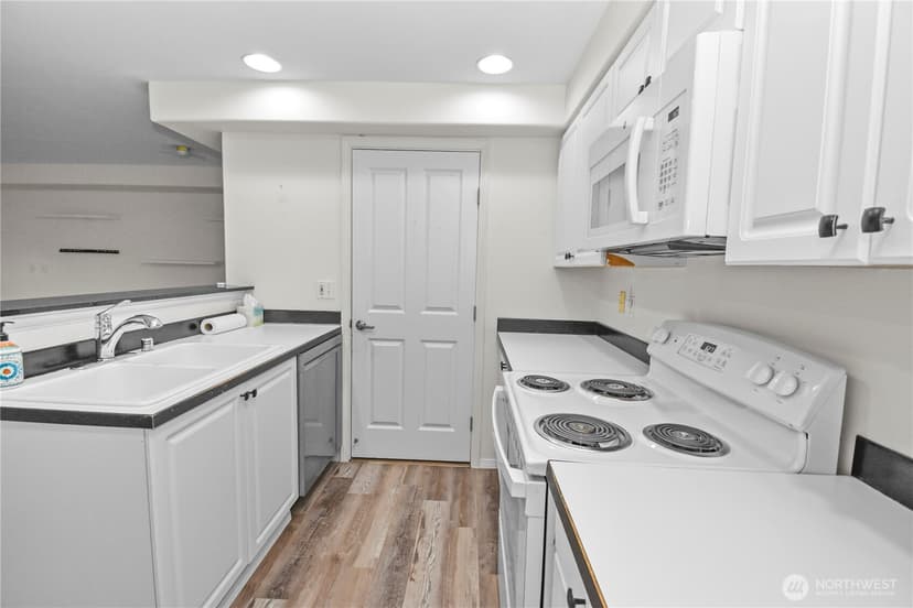 Property photo for 2522 Rucker Avenue #408, Everett photo 19