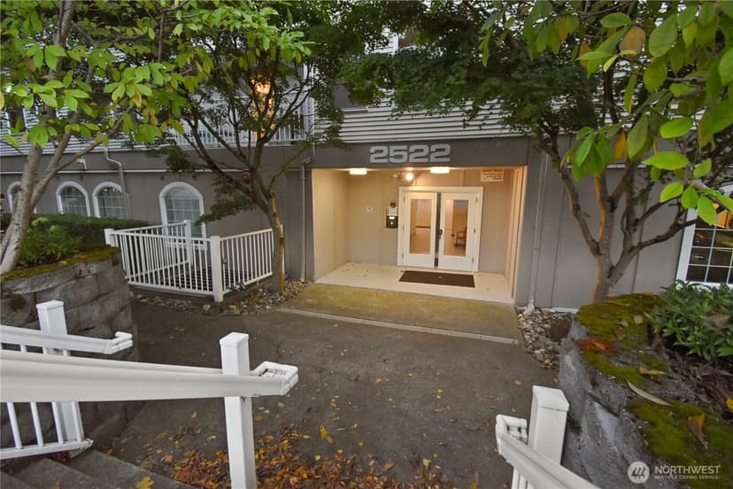 Property photo for 2522 Rucker Avenue #408, Everett photo 39