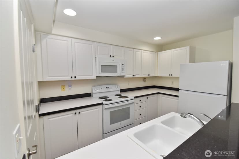 Property photo for 2522 Rucker Avenue #408, Everett photo 15