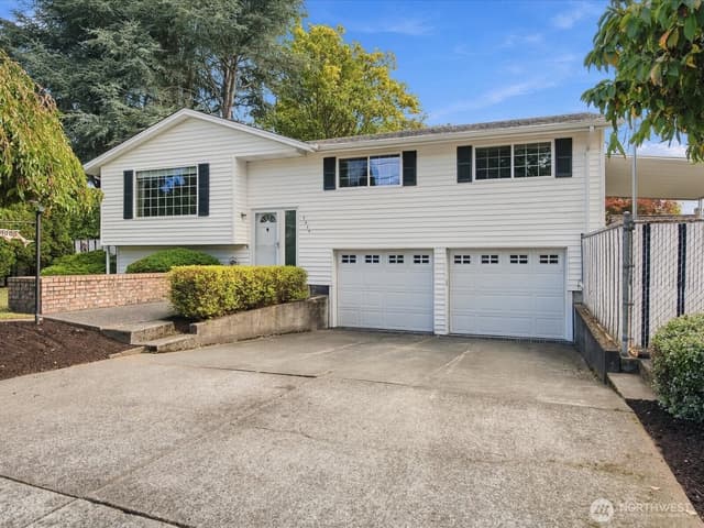 Property photo for 7637 Tacoma Avenue S, Tacoma photo 3