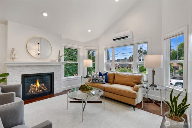 Property photo for 318 NE 59th Street, Seattle photo 3