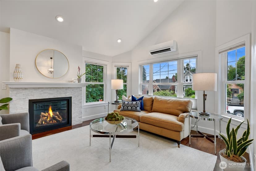 Property photo for 318 NE 59th Street, Seattle photo 3