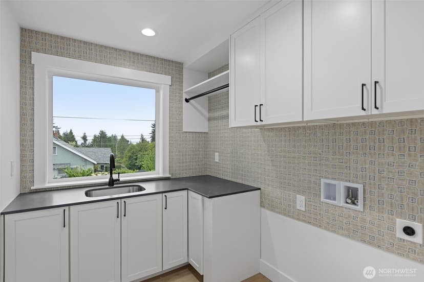 Property photo for 11050 2nd Avenue NW, Seattle photo 4