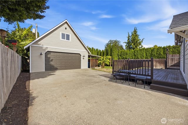Property photo for 1215 8th Avenue NW, Puyallup photo 3