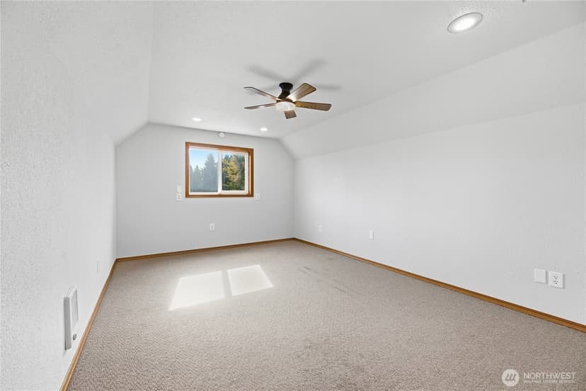 Property photo for 1215 8th Avenue NW, Puyallup photo 27