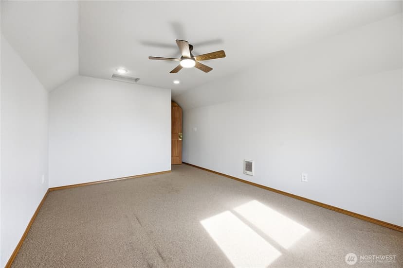 Property photo for 1215 8th Avenue NW, Puyallup photo 28