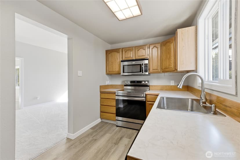 Property photo for 1215 8th Avenue NW, Puyallup photo 11