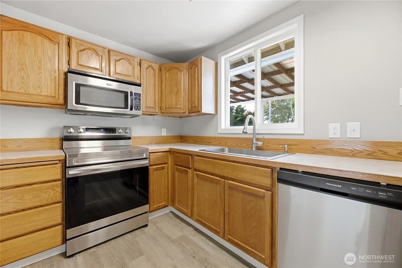 Property photo for 1215 8th Avenue NW, Puyallup photo 12