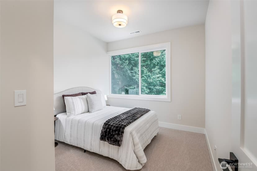 Property photo for 12648 NE 80th Street, Kirkland photo 18