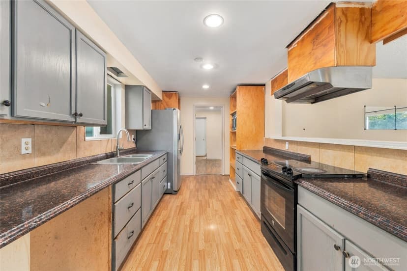 Property photo for 12900 76th Avenue S, Seattle photo 10