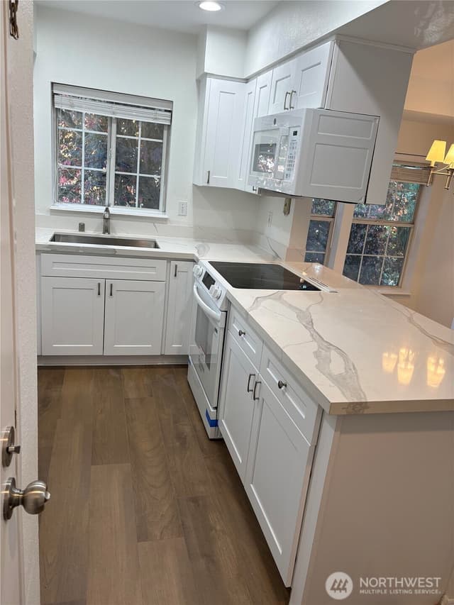 Property photo for 2640 118th Avenue SE #301, Bellevue photo 4