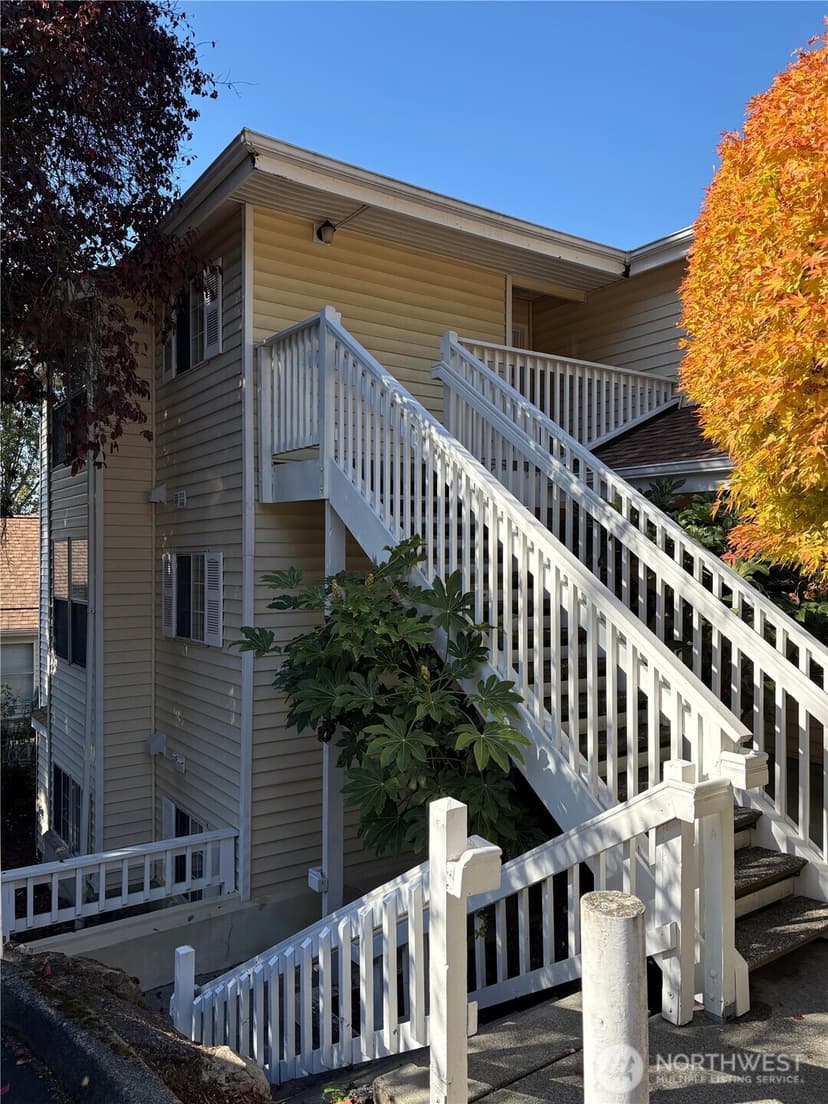 Property photo for 2640 118th Avenue SE #301, Bellevue photo 2