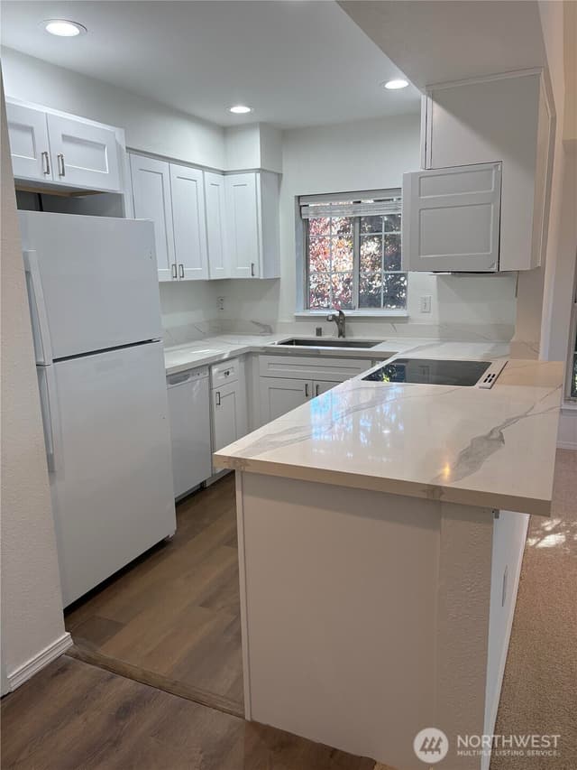 Property photo for 2640 118th Avenue SE #301, Bellevue photo 3