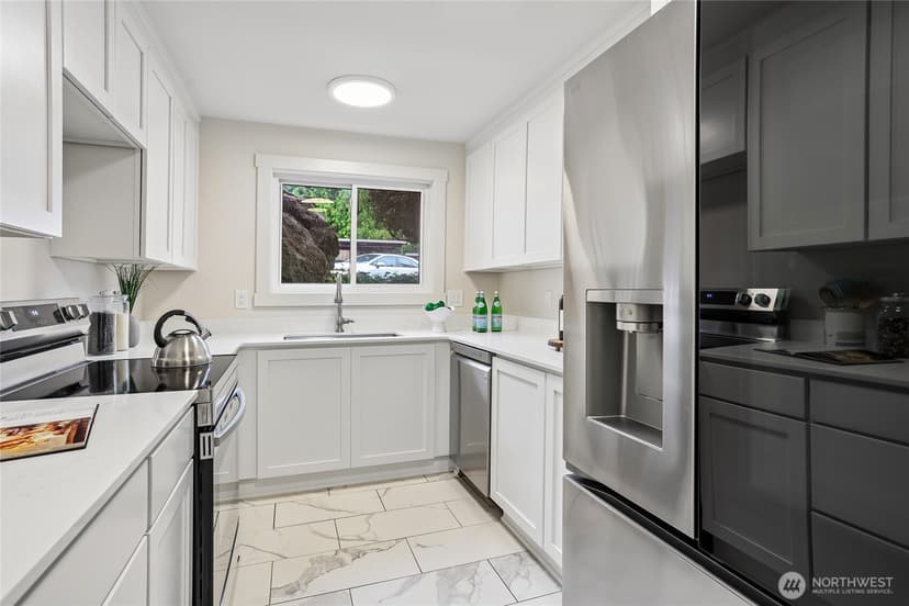 Property photo for 13271 15th Avenue NE #B13, Seattle photo 9