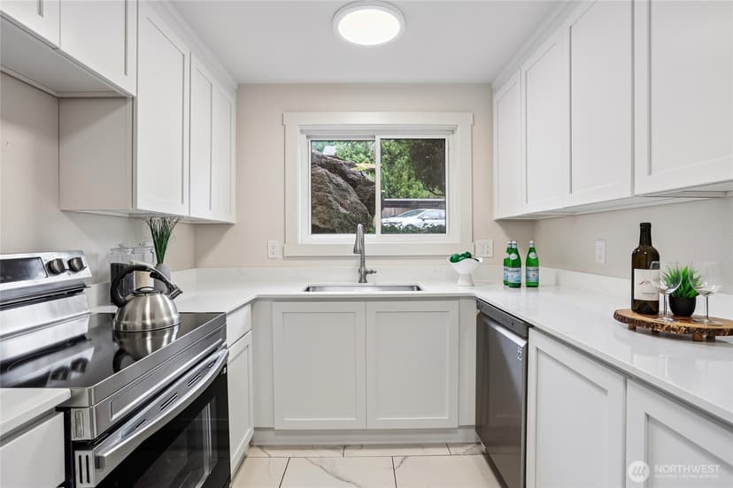 Property photo for 13271 15th Avenue NE #B13, Seattle photo 10