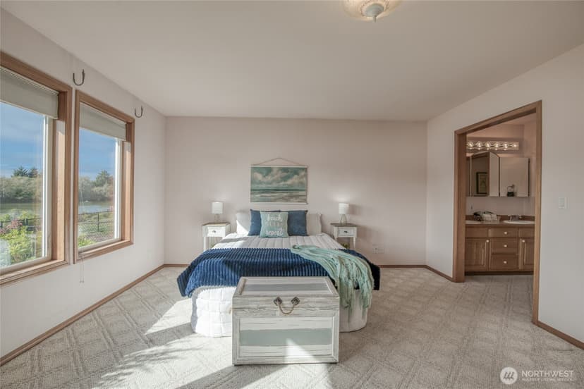 Property photo for 597 Blue Wing Loop SE, Ocean Shores photo 17