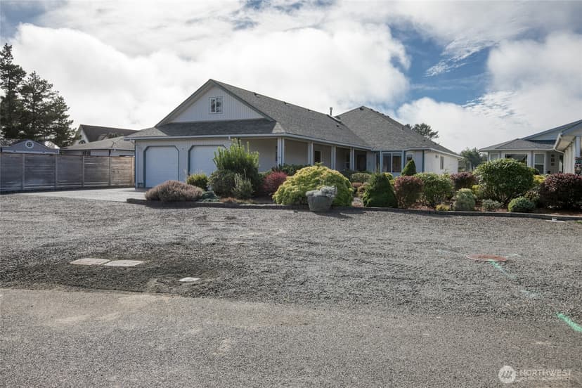 Property photo for 597 Blue Wing Loop SE, Ocean Shores photo 7