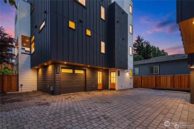 Property photo for 3638 Greenwood Avenue N #B, Seattle