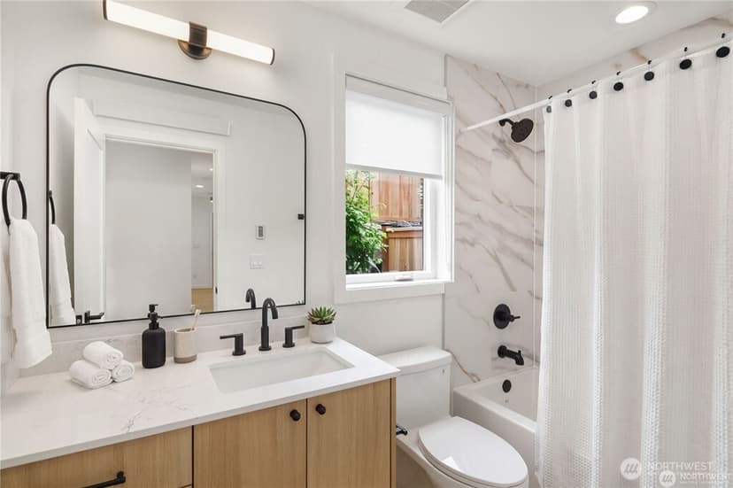 Property photo for 3638 Greenwood Avenue N #B, Seattle photo 6